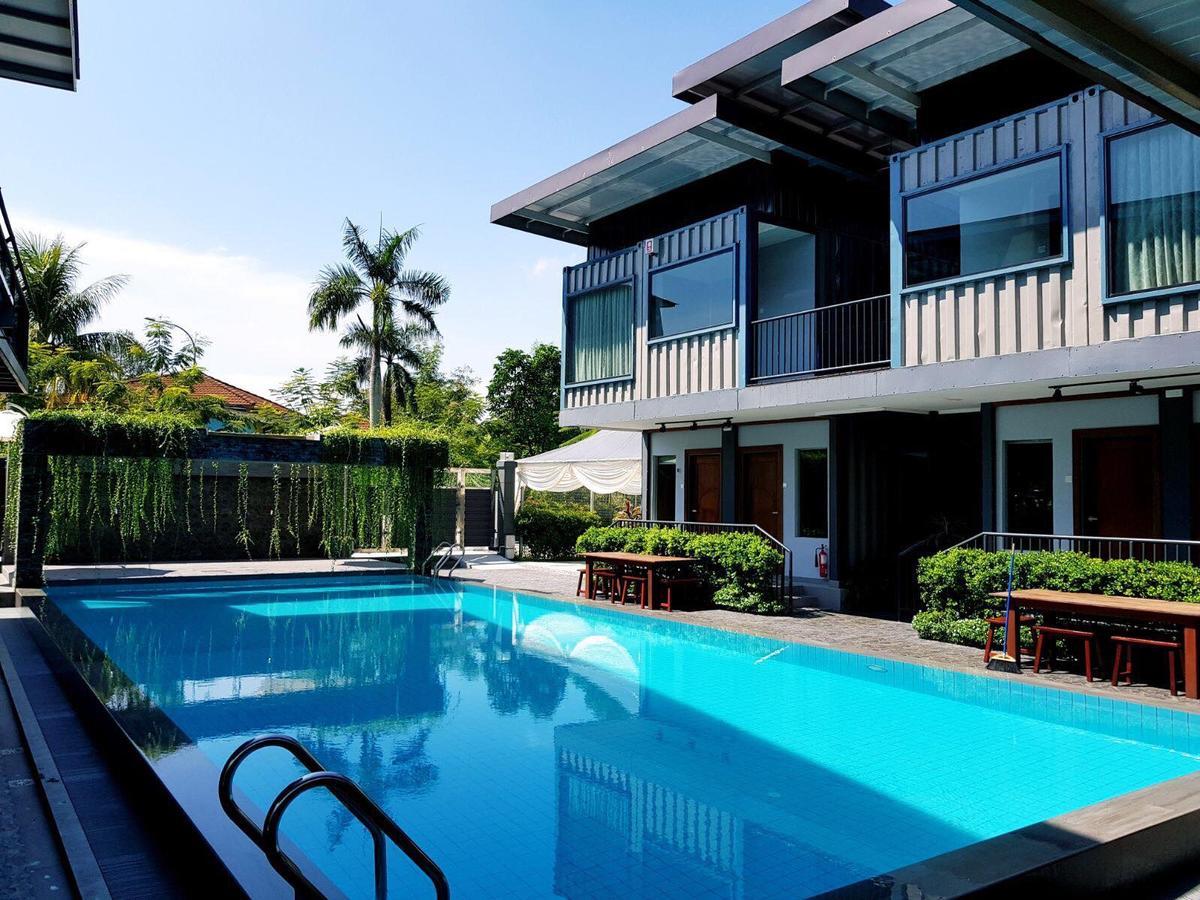 Kluang Container Swimming Pool Hotel Exterior foto