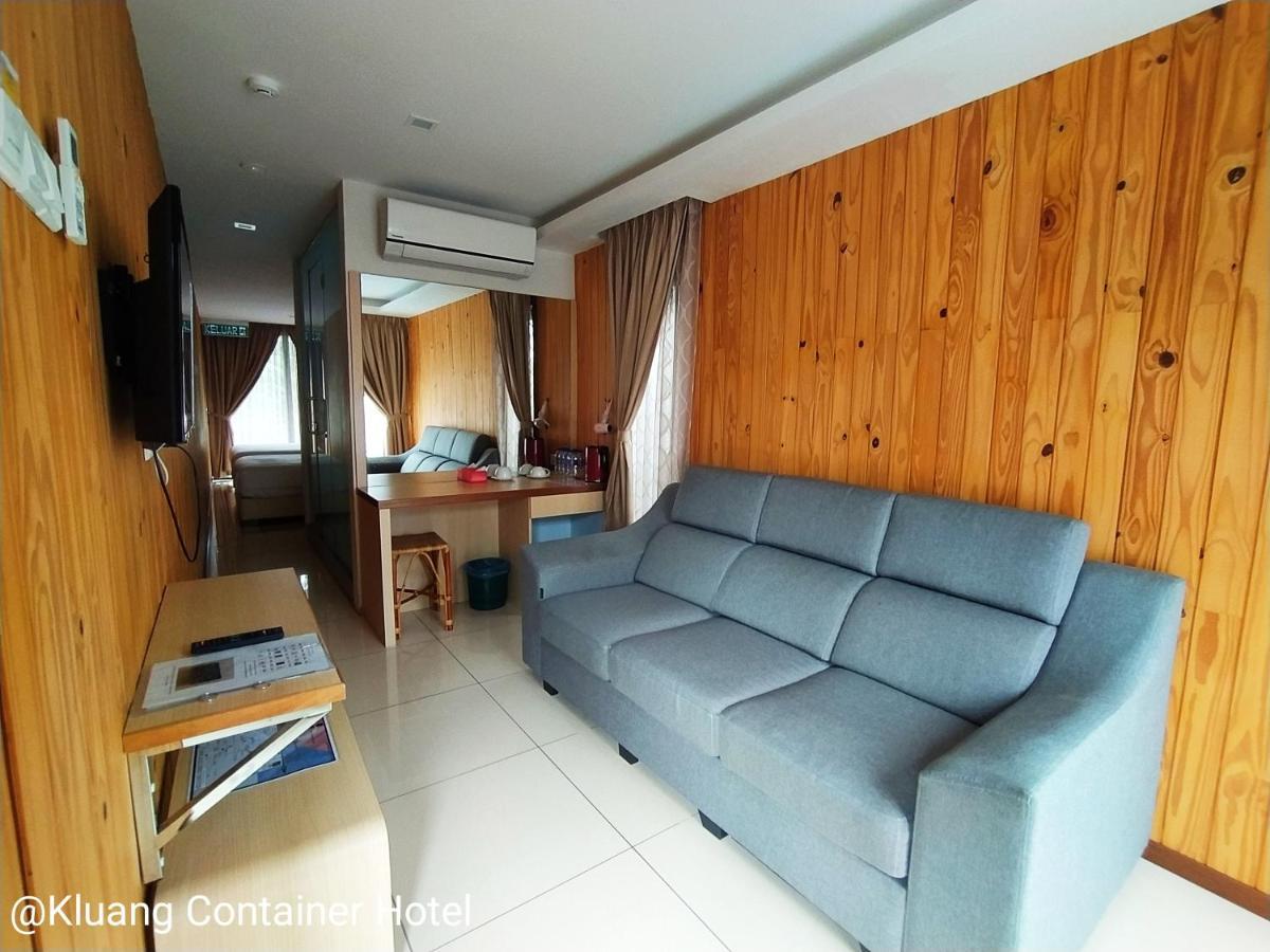 Kluang Container Swimming Pool Hotel Exterior foto